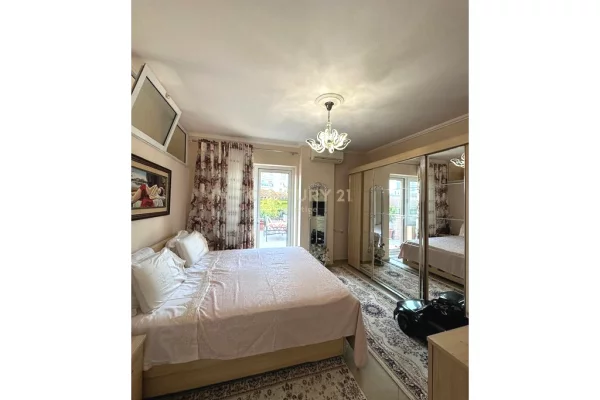 Shtepi ne shitje Apartament ne Tirane, 2+1, Mobilimi E mobiluar, Pagesa 250,000  Euro.