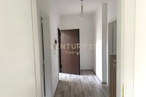 Shtepi ne shitje Apartament ne Tirane, 1+1, Mobilimi E mobiluar, Pagesa 97,000  Euro.