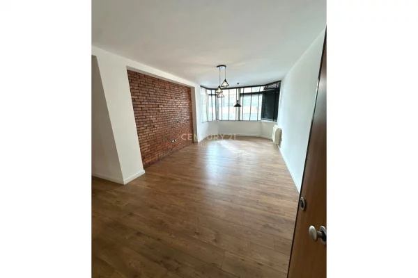 Apartament per qira 2+1+2 tek Komuna e Parisit