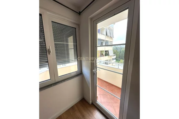 Apartament per qira 2+1+2 tek Komuna e Parisit