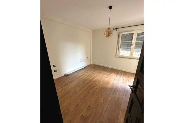 Apartament per qira 2+1+2 tek Komuna e Parisit