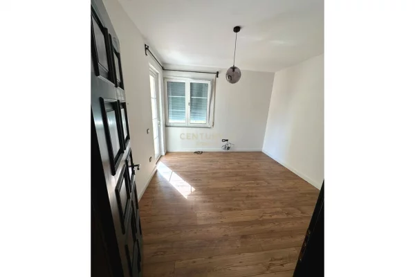 Apartament per qira 2+1+2 tek Komuna e Parisit