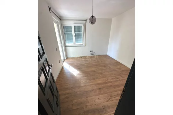 Apartament per qira 2+1+2 tek Komuna e Parisit