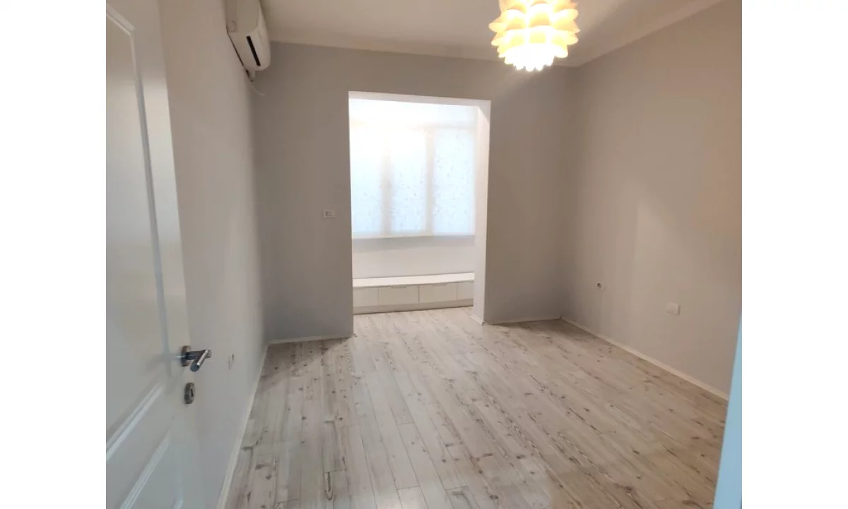 Zyre per Qira – 21 Dhjetori, Buze Rruges Kryesore!