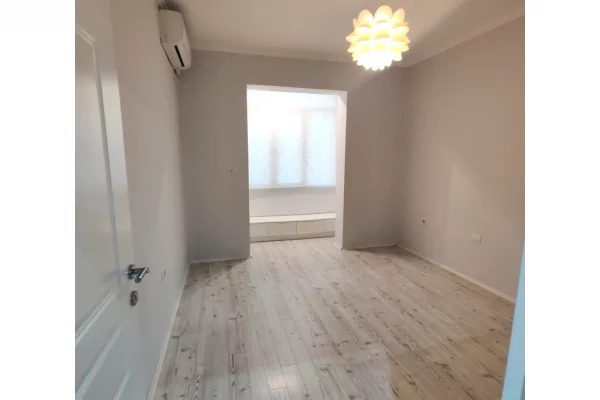 Zyrë për Qira – 21 Dhjetori, Buzë Rrugës Kryesore!