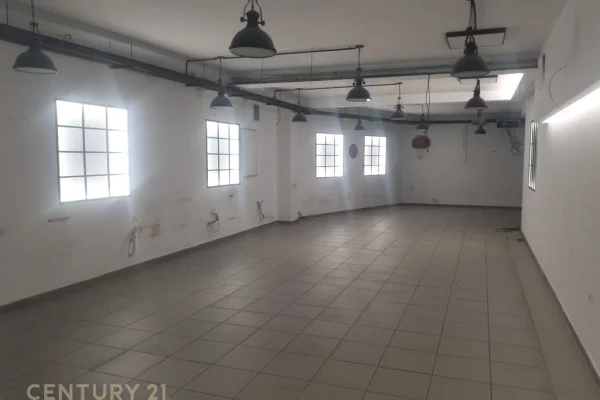 Dyqan (Ambjent Komercial) Kat 0 dhe -1 Per Qira tek Stadiumi Dinamo, Tiranë