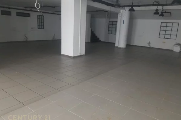 Dyqan (Ambjent Komercial) Kat 0 dhe -1 Per Qira tek Stadiumi Dinamo, Tirane