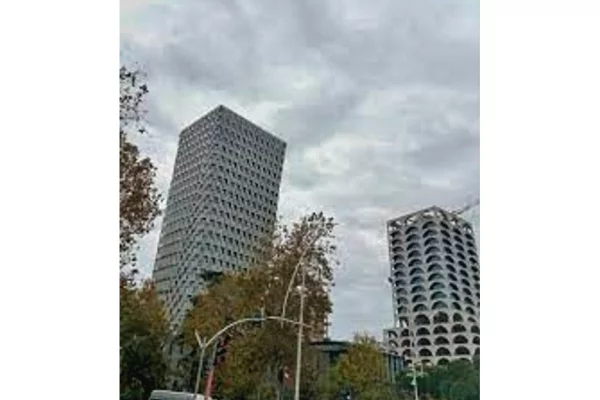 Business Property for Rent 3+1 in Tirana - 1,000 Euro