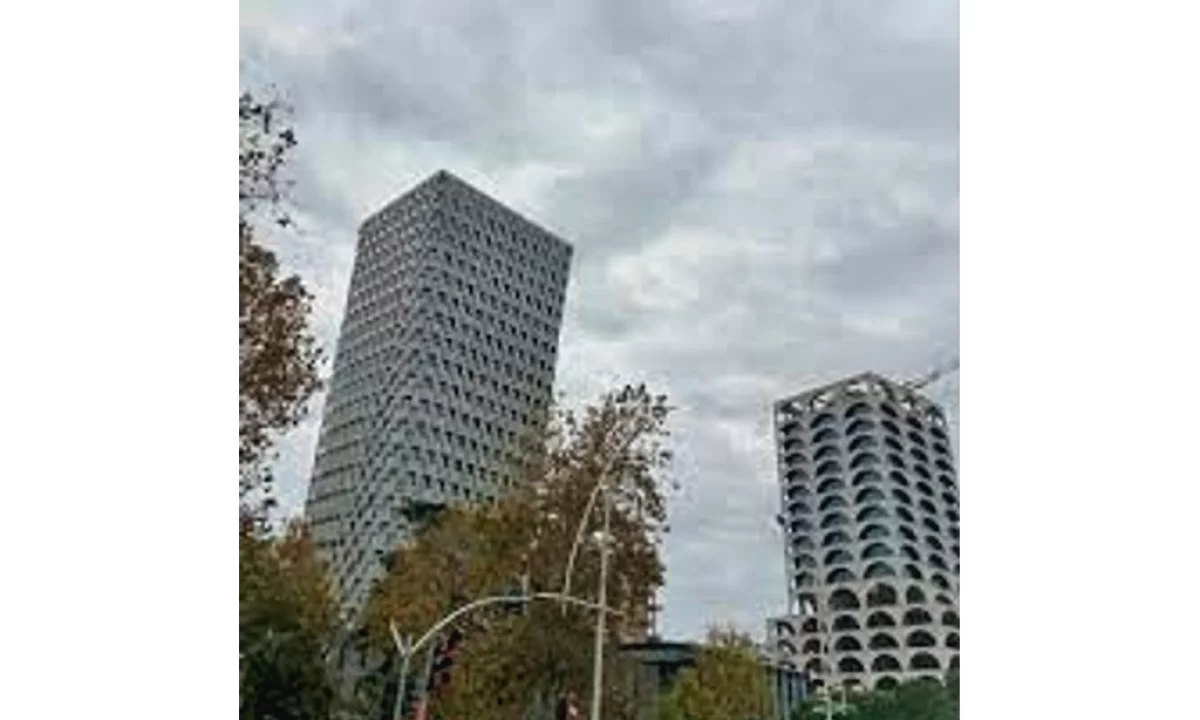 QIRA, AMBIENT PERBALLE HOTEL PLAZA!