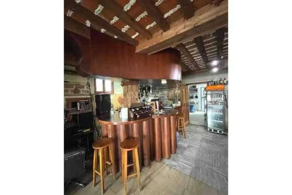 Business Property for Rent 2+1 in Tirana - 2,500 Euro