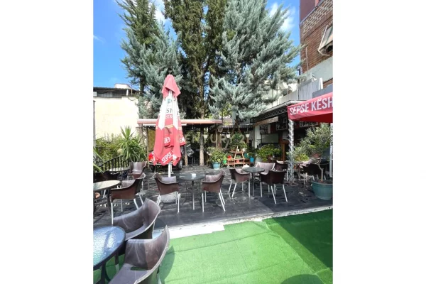 BAR-RESTORANT ME QIRA, VENDOSUR TEK RRETH-RROTULLIMI I SHKOZES!