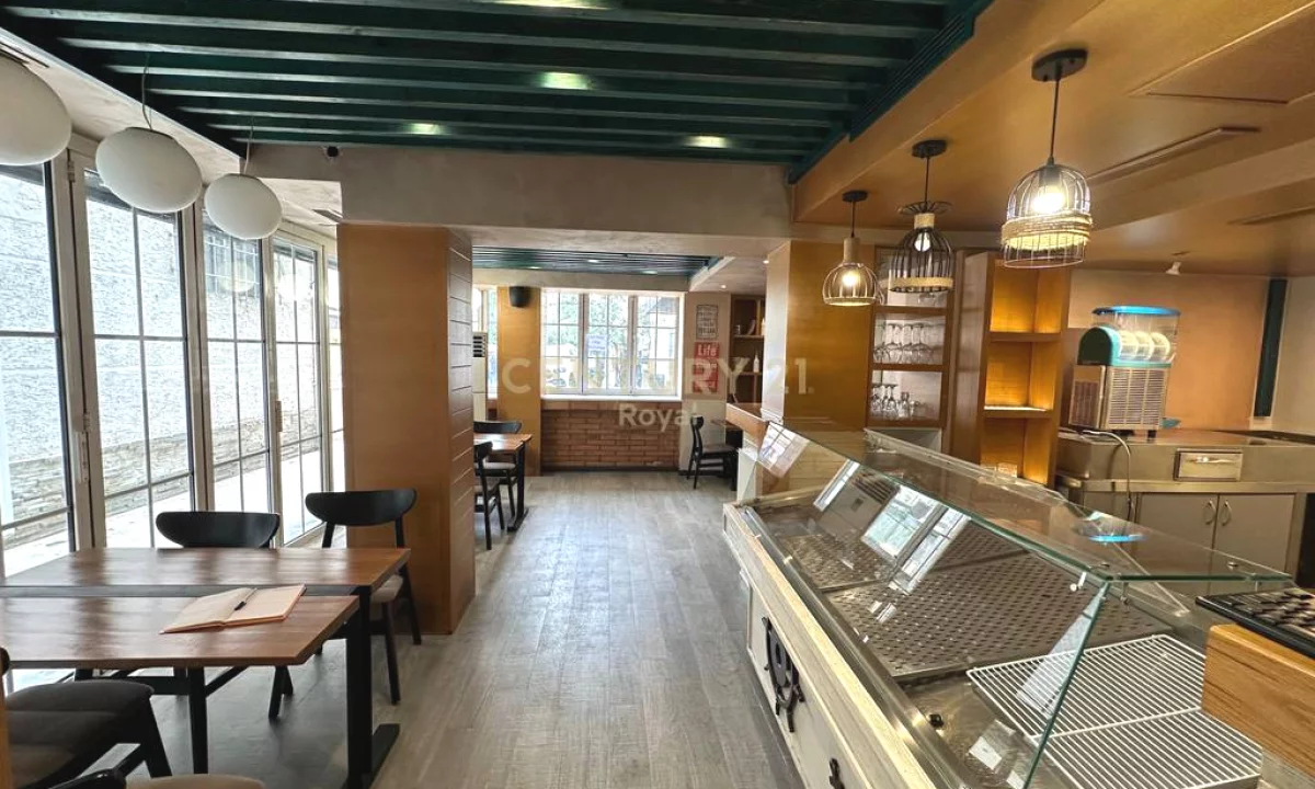 JEPET ME QERA RESTORANT PRANE ZOGUT TE ZI