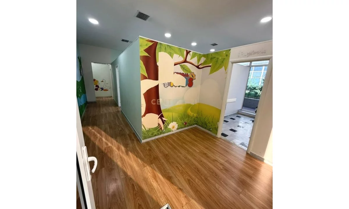 JEPET AMBIENT KOMERCIAL KAT PERDHE TEK OXHAKU!!!