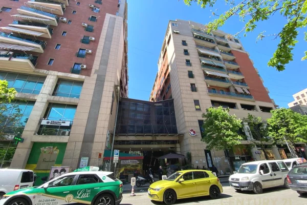 Business Property for Rent 3+1 in Tirana - 1,000 Euro