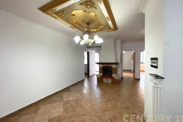 APARTAMENT 5+2+2 PER QIRA TEK ISH-EKSPOZITA!