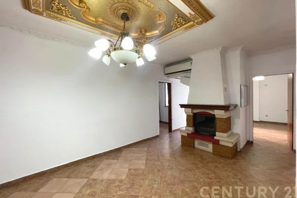 APARTAMENT 5+2+2 PER QIRA TEK ISH-EKSPOZITA!