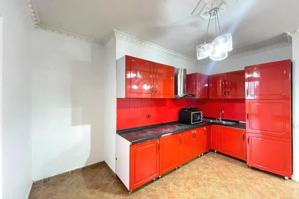 APARTAMENT 5+2+2 PER QIRA TEK ISH-EKSPOZITA!