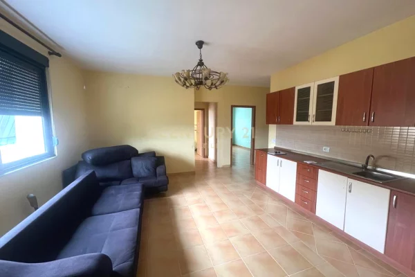 JAPIM ME QIRA APARTAMENT 3+1+2 TEK MINISTRIA E JASHTME !