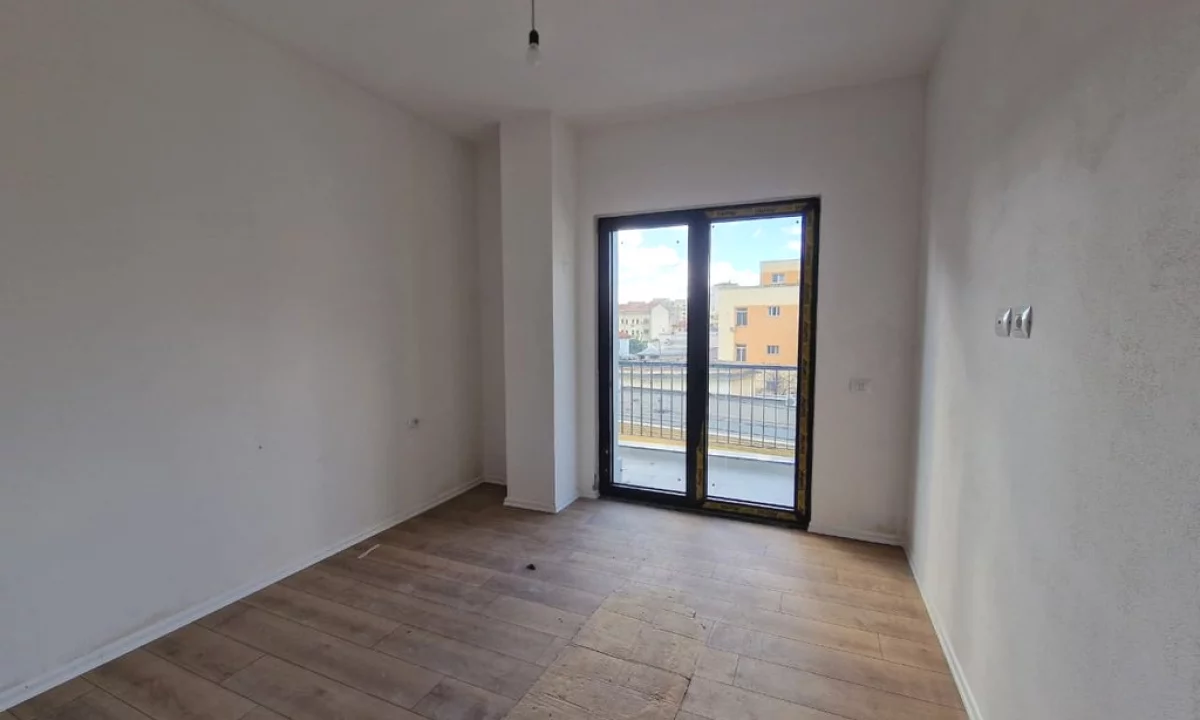 Ambient per Klinike ose Zyra me Qira – Rruga e Barrikadave, Qender, Tirane!