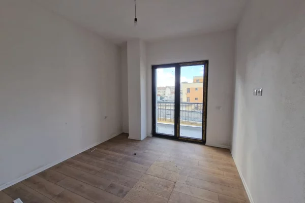 Ambient për Klinikë ose Zyra me Qira – Rruga e Barrikadave, Qendër, Tiranë!