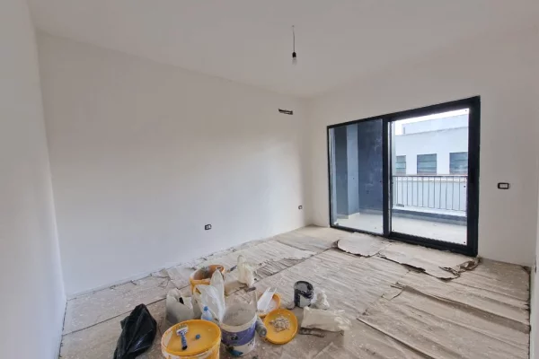 Business Property for Rent 3+1 in Tirana - 1,280 Euro