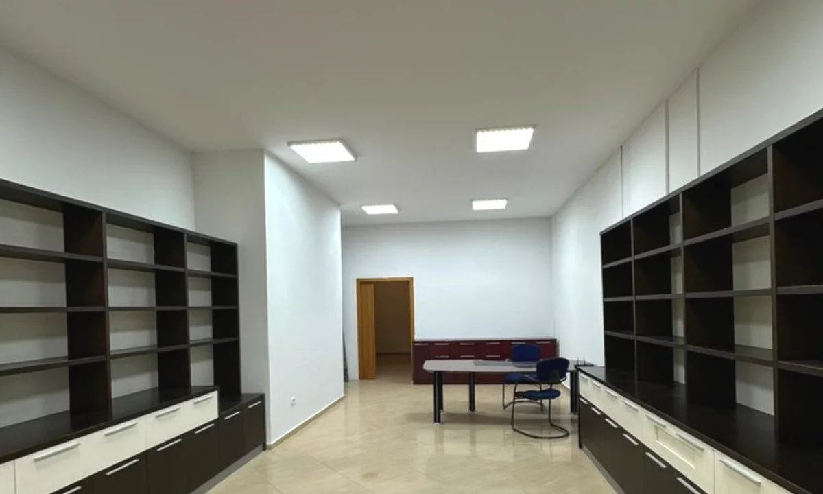 Ambient Komercial me Qira tek Lincoln Center prane Pazarit te Ri!