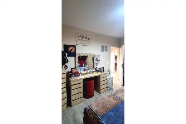 Shtepi ne shitje Apartament ne Tirane, 2+1, Mobilimi E mobiluar, Pagesa 230,000  Euro.