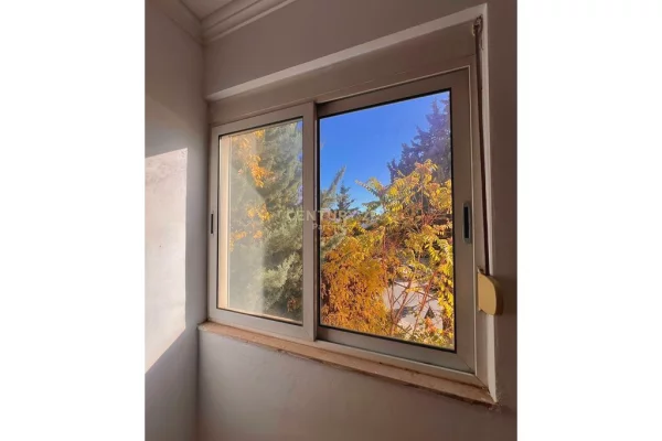 Shtepi ne shitje Apartament ne Tirane, 3+1, Mobilimi Bosh, pa mobiluar, Pagesa 180,900  Euro.