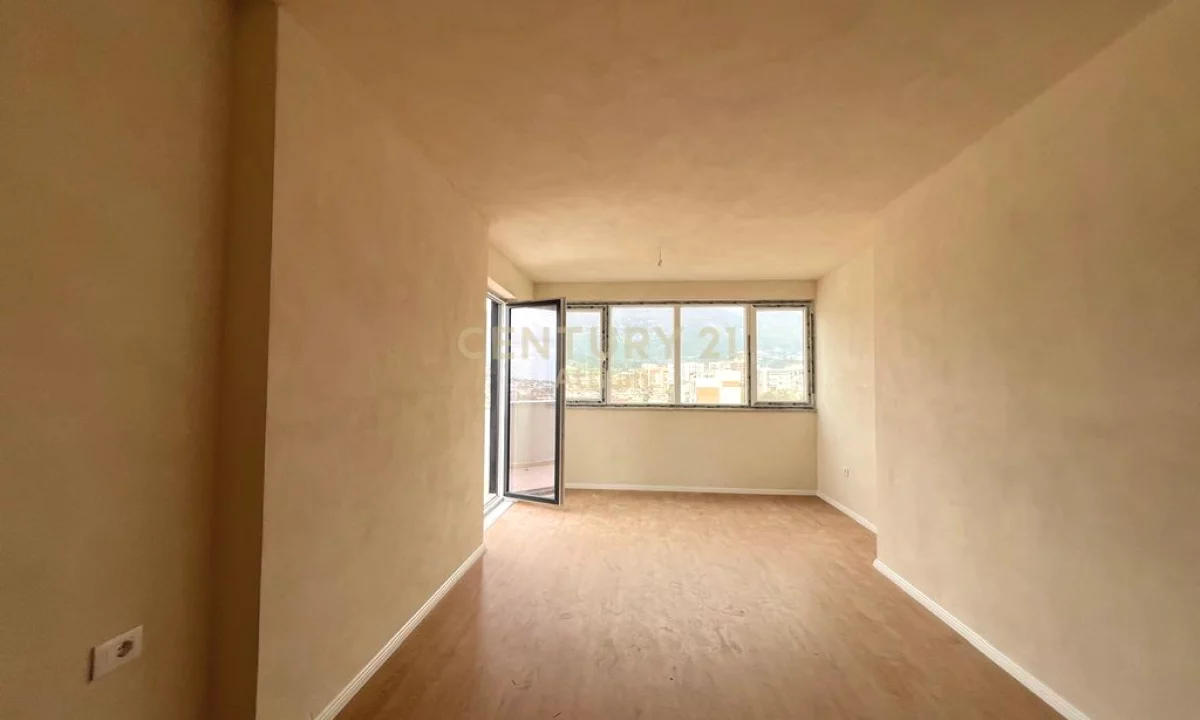 Shtepi ne shitje Apartament ne Tirane, 1+1, Mobilimi Bosh, pa mobiluar, Pagesa 145,000  Euro.