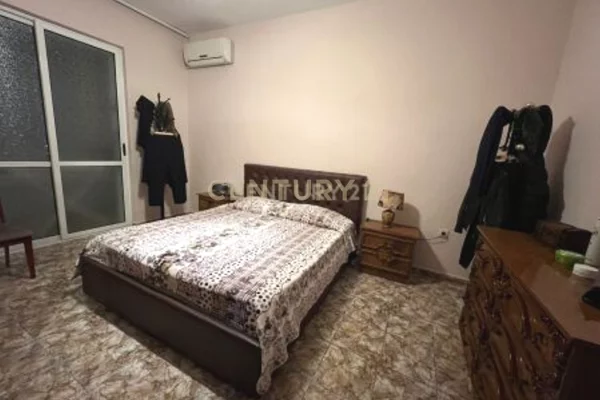Shtepi ne shitje Apartament ne Tirane, 1+1, Mobilimi E mobiluar, Pagesa 104,000  Euro.