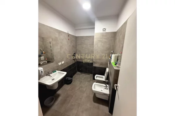 Qira, Apartment 3+1+2, Zogu i Zi!