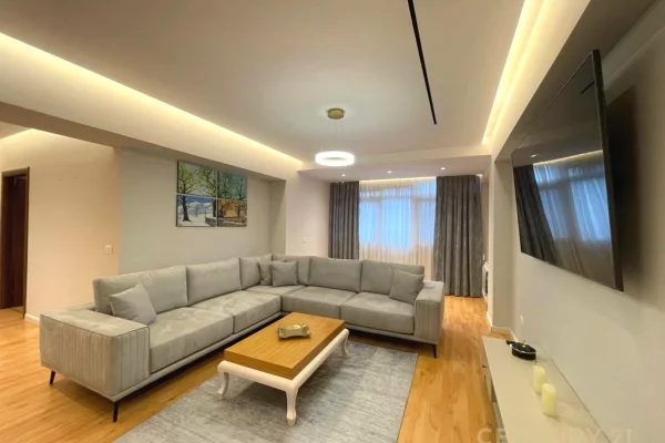 Apartament 2+1 per qira ne Bllok!