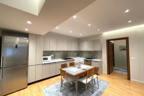 Shtepi me qera Apartament ne Tirane, 2+1, Mobilimi E mobiluar, Pagesa 1,200  Euro.