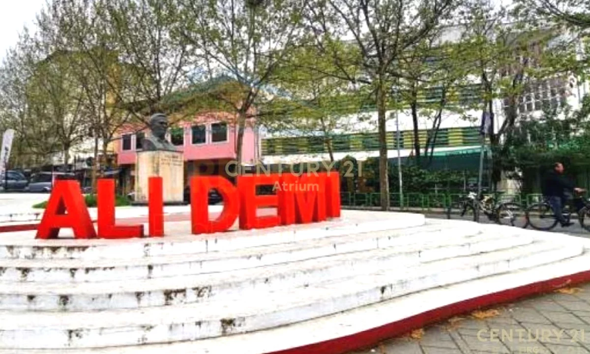 Shtepi ne shitje Apartament ne Tirane, 1+1, Mobilimi Bosh, pa mobiluar, Pagesa 115,000  Euro.