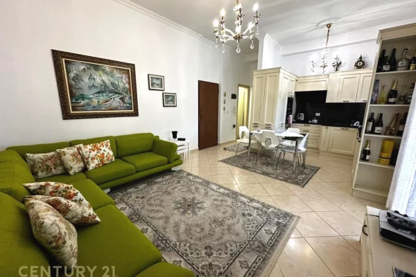 Shitet apartament 1+1 tek Selvia