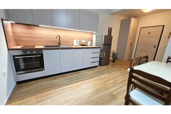 JAPIM ME QIRA APARTAMENT 2+1+2,RRUGA FROSINA PLAKU!