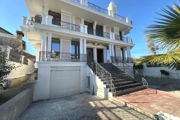 Shitet vile e bashkangjitur 3 kateshe ne Sauk prane pallatit te Brigadave