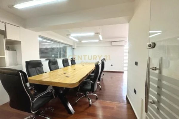 Business Property for Rent 3+1 in Tirana - 2,000 Euro