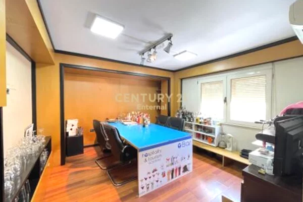 Zyre 3+1+2 per qira e mobiluar ne Bllok