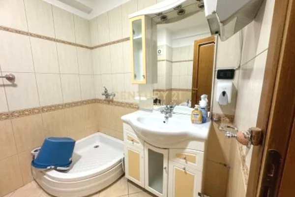 Zyre 3+1+2 per qira e mobiluar ne Bllok