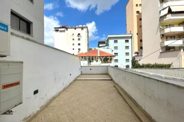 Zyre 3+1+2 per qira e mobiluar ne Bllok