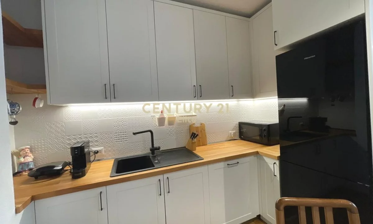 Shtepi me qera Apartament ne Tirane, 2+1, Mobilimi E mobiluar, Pagesa 750  Euro.