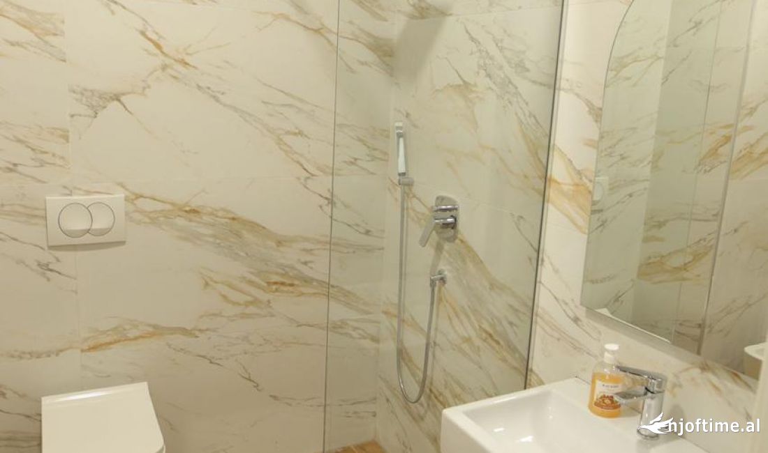 Shtepi ne shitje Apartament ne Tirane, 1+1, Mobilimi Bosh, pa mobiluar, Pagesa 179,000  Euro.