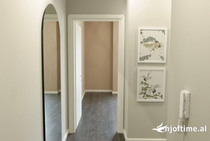 Shtepi ne shitje Apartament ne Tirane, 1+1, Mobilimi Bosh, pa mobiluar, Pagesa 179,000  Euro.