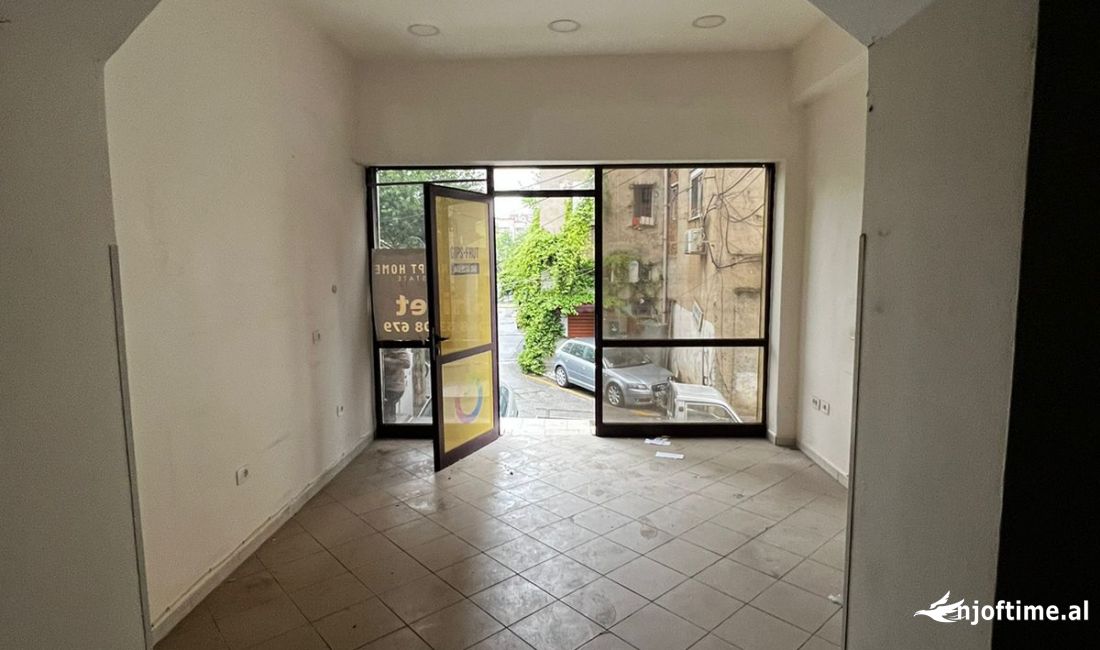 Shitet dyqan tek Brryli 100.000 euro 