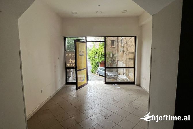 Shitet dyqan tek Brryli 100.000 euro 