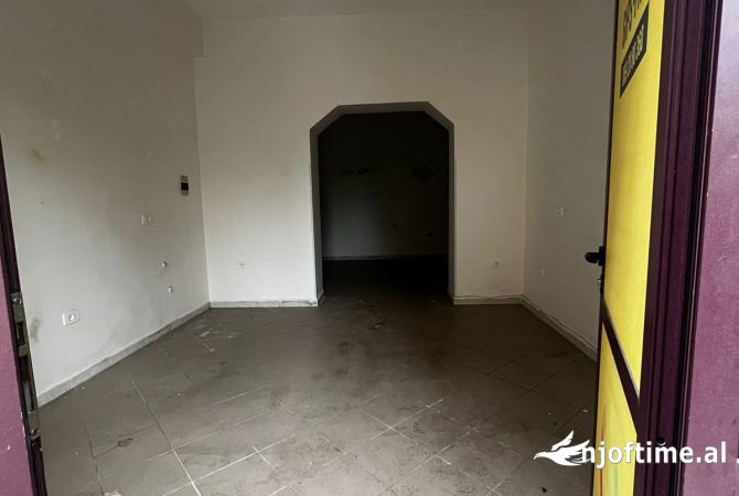 Shitet dyqan tek Brryli 100.000 euro 