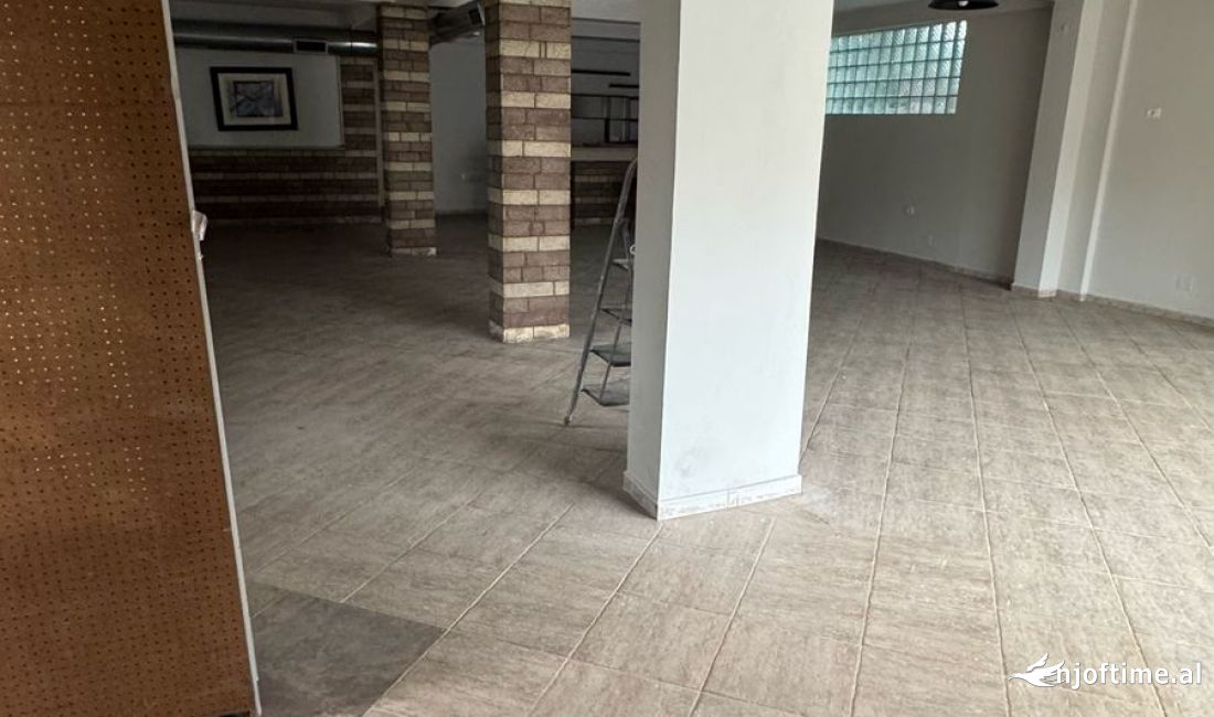 Jepet me qera ambient Bulevardi i Ri 1700 euro