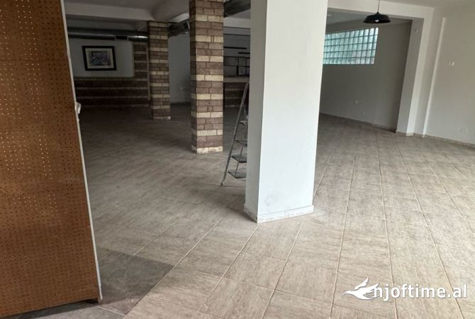 Jepet me qera ambient Bulevardi i Ri 1700 euro