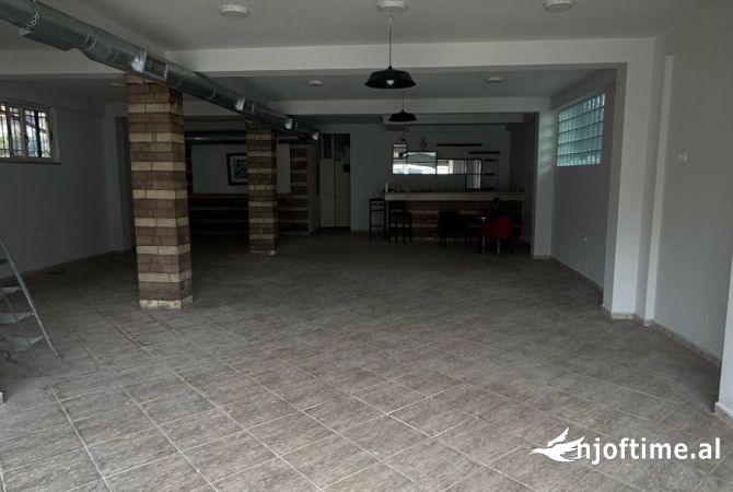 Jepet me qera ambient Bulevardi i Ri 1700 euro